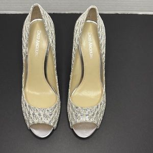 Womens Enzo Angiolini Maiven Peep-Toe Pumps, Silver/Gold